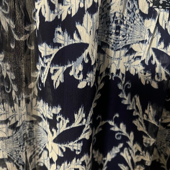 A gorgeous dress by Knox Rose in size small - Picture 4 of 9